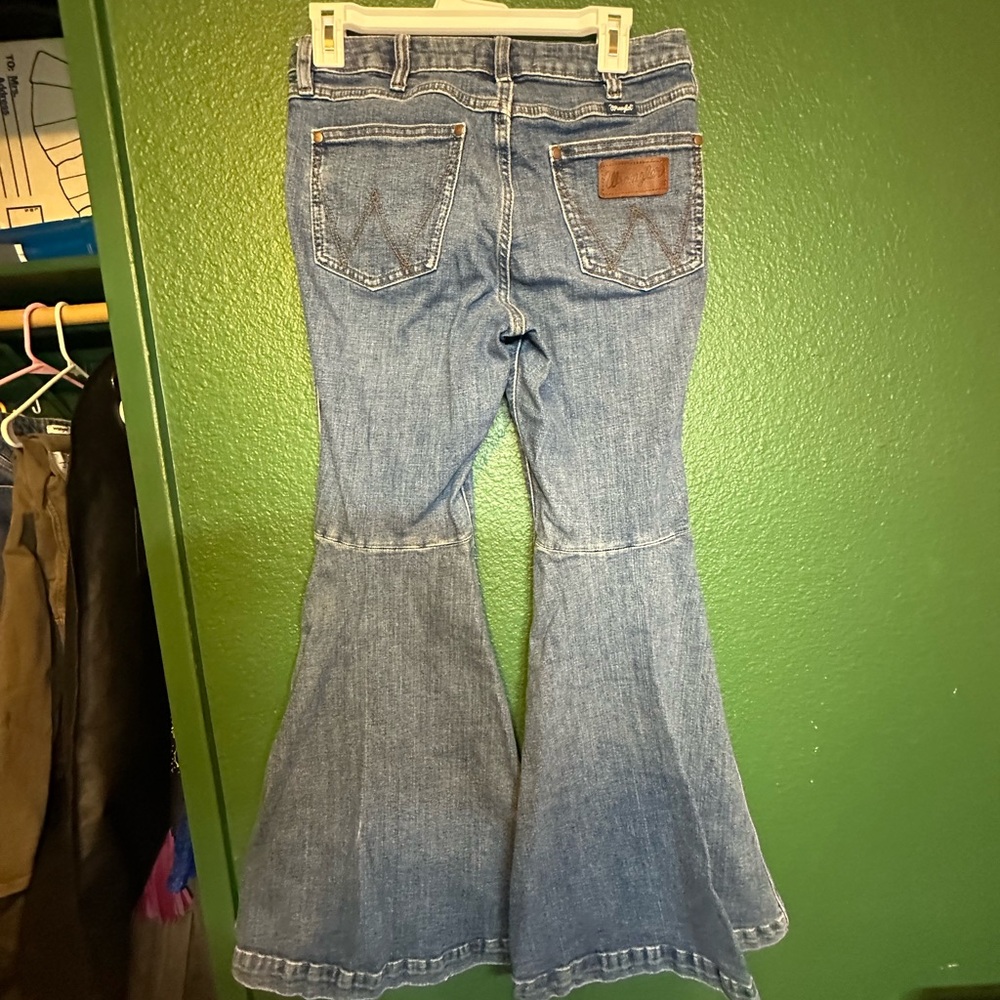 Wrangler Women's Denim Flare Jeans 28x30 - Picture 2 of 5